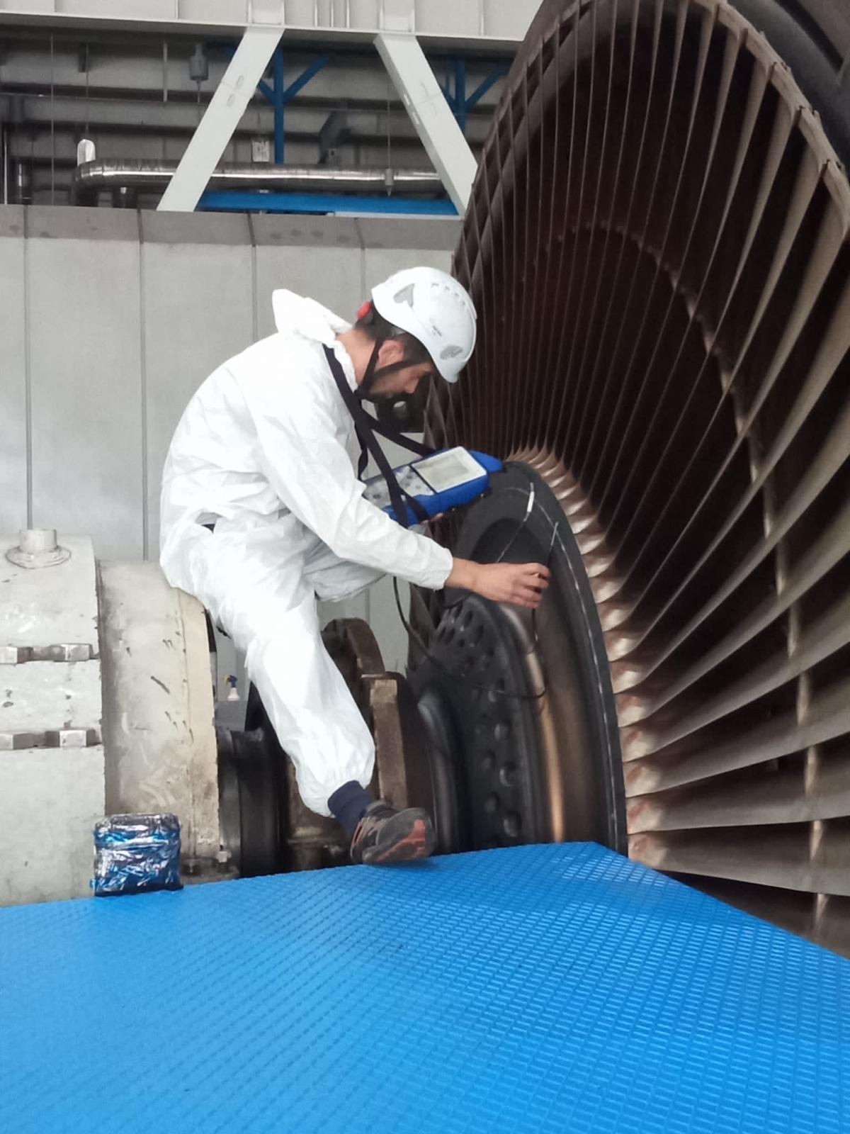 ET saha çalışması - Büyük türbin yüzeyinde ölçüm