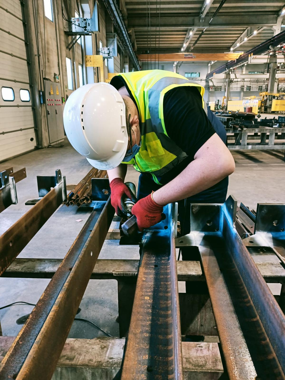 Fabrika saha MT - Ray profilleri üzerinde yoke muayenesi