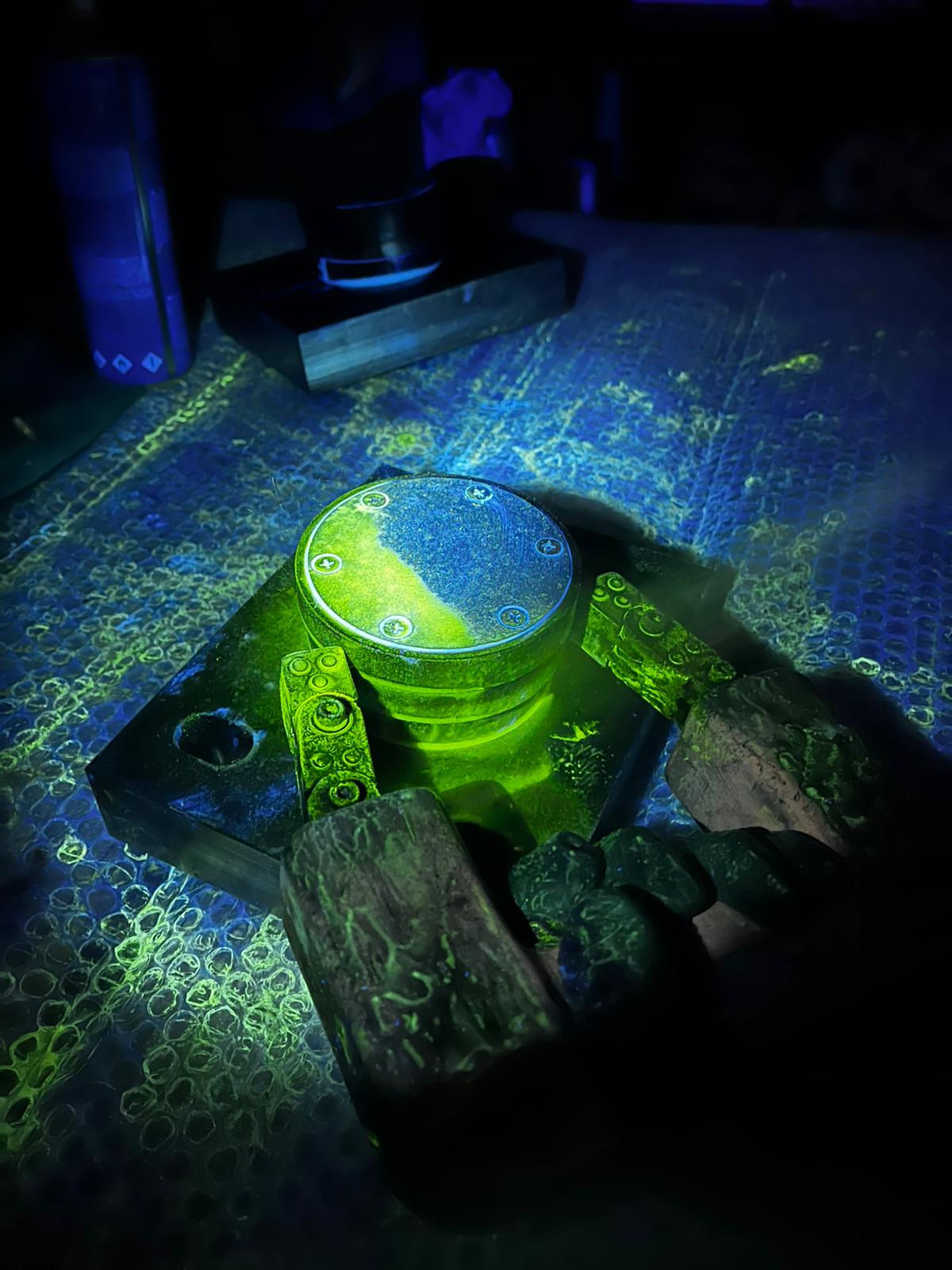 Floresan MT - UV ışık altında komponent muayenesi