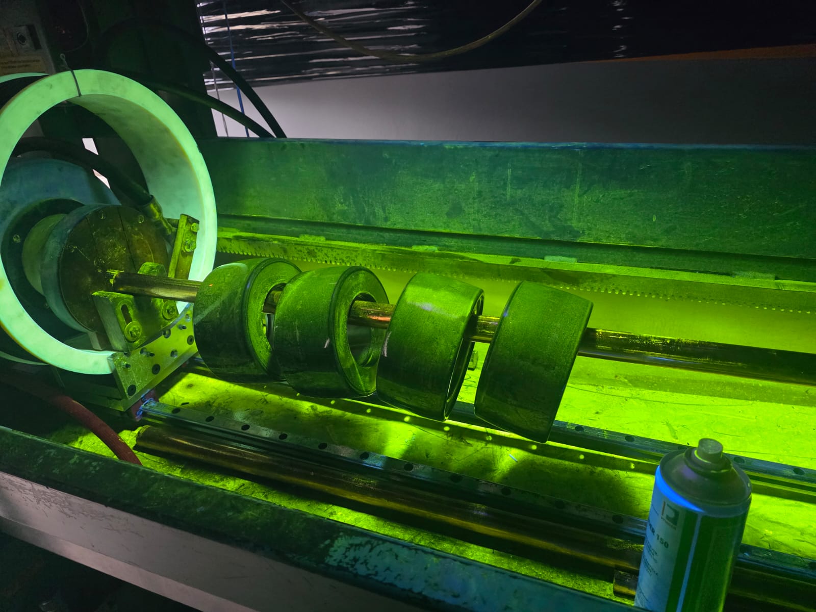 Floresan MT - Krank mili parçalarının UV altında muayenesi