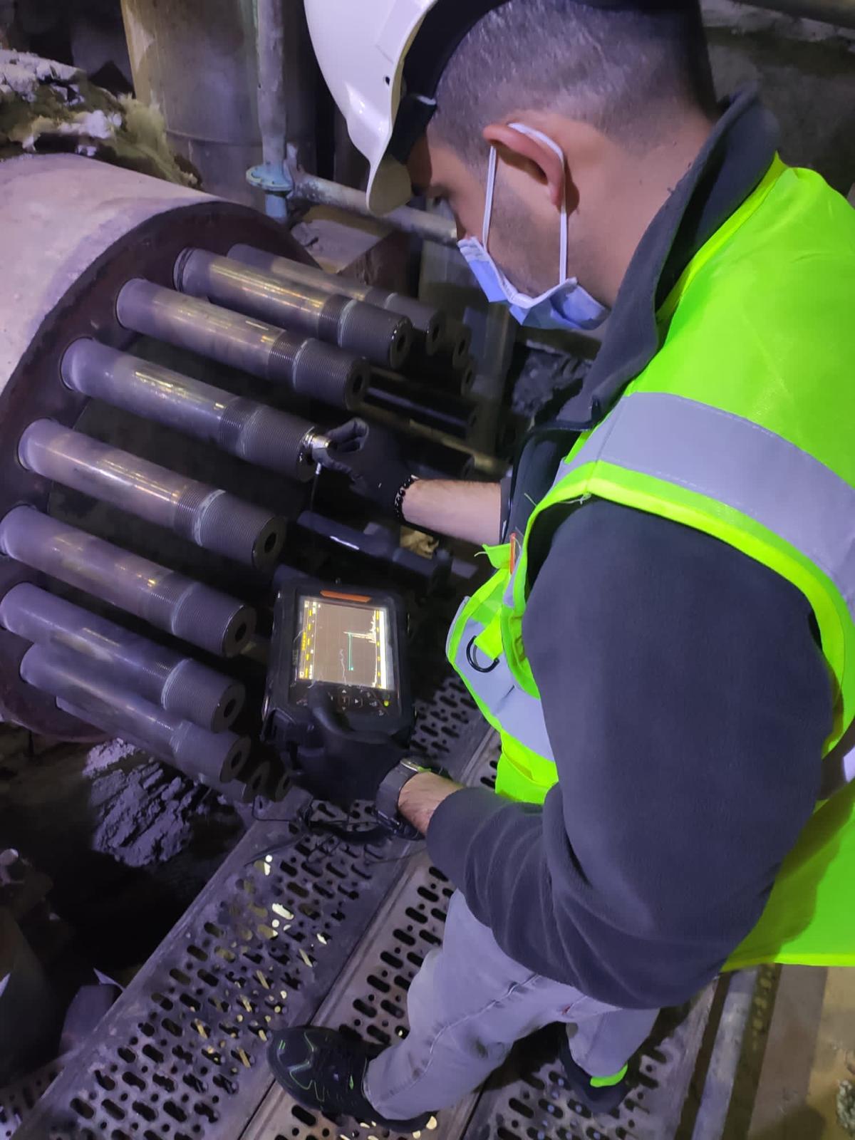 Endüstriyel sahada UT - Cihaz ve prob ile detaylı kontrol