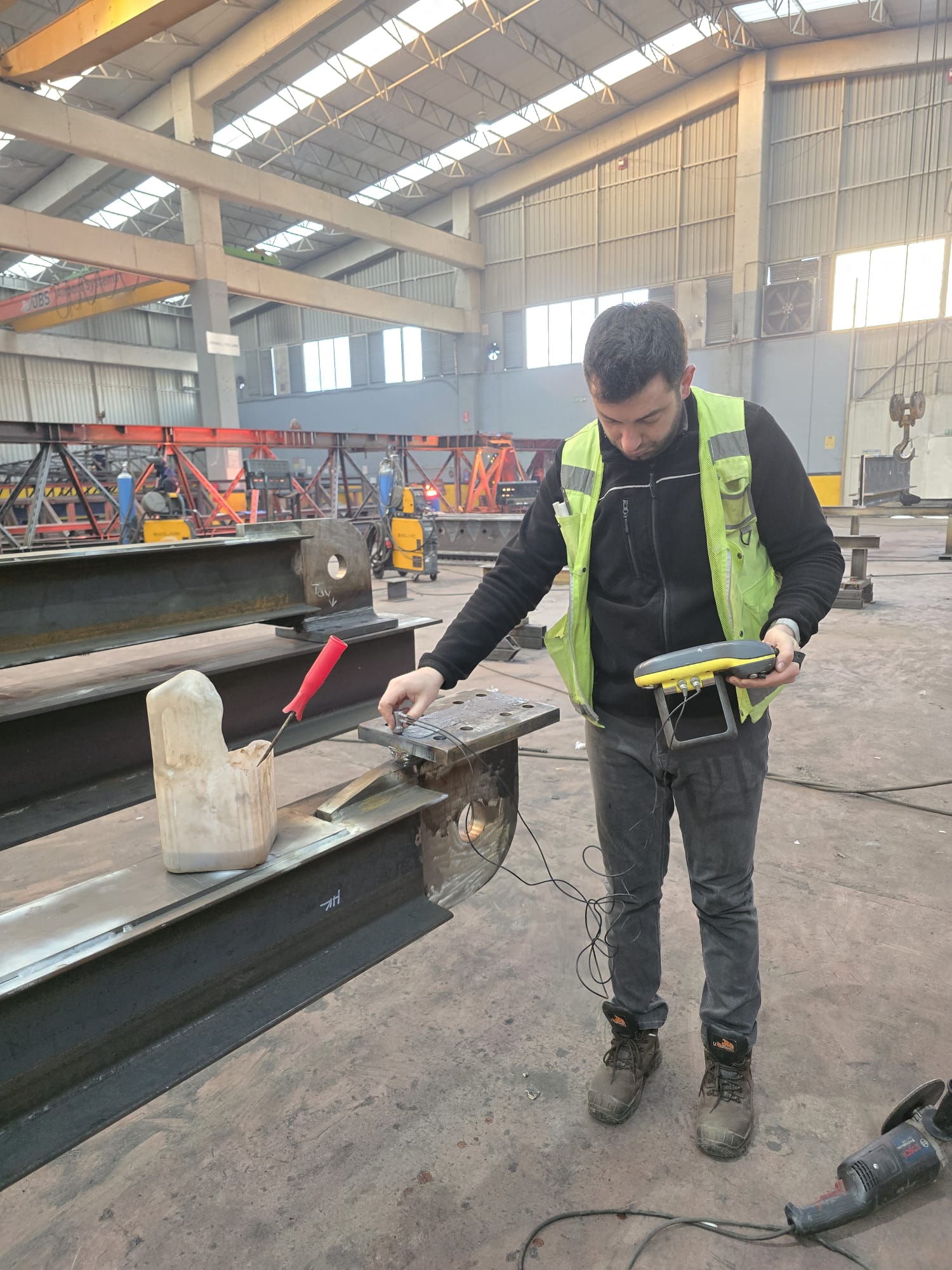 Sentor NDT teknisyeni - Çelik kiriş bağlantı noktası UT taraması