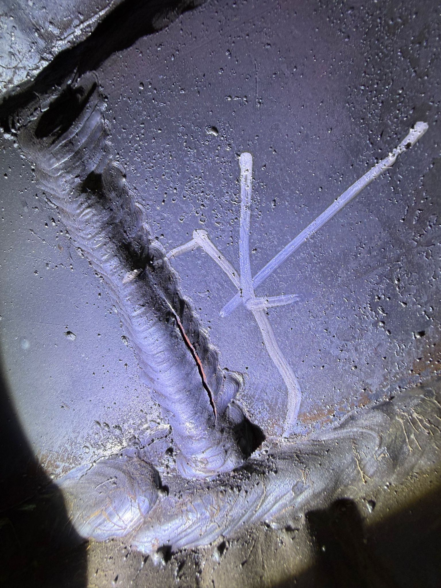 Kaynak çatlağı tespiti - Yüzey süreksizliği